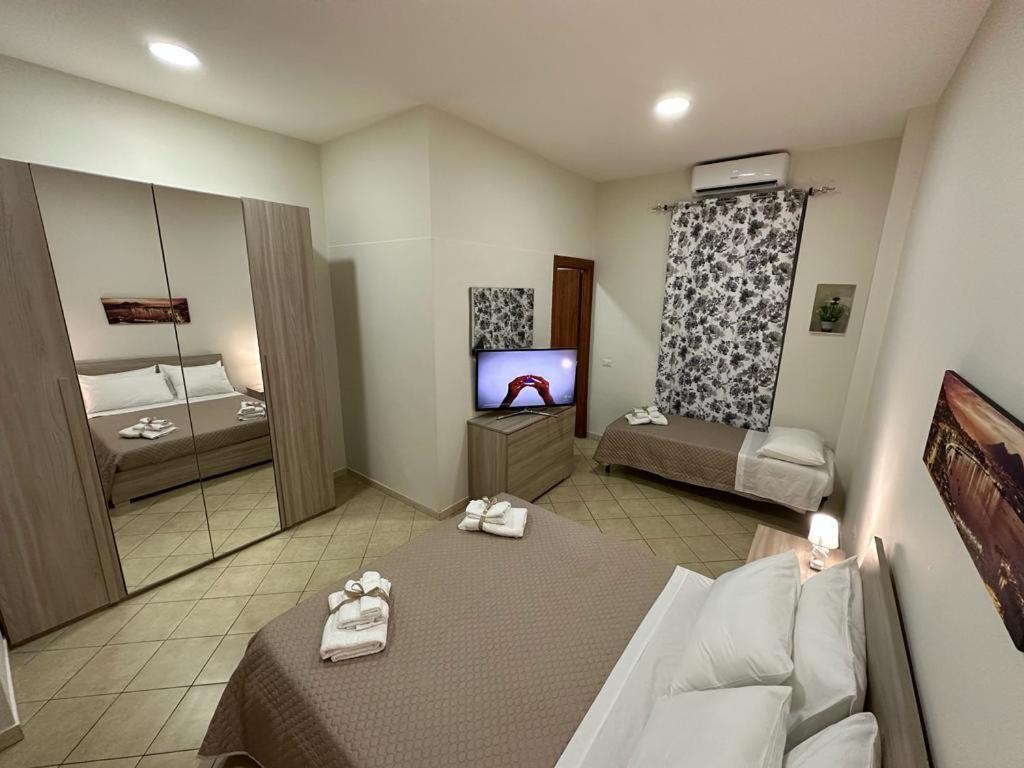 B&B Peppino Home Napoli Bagian luar foto